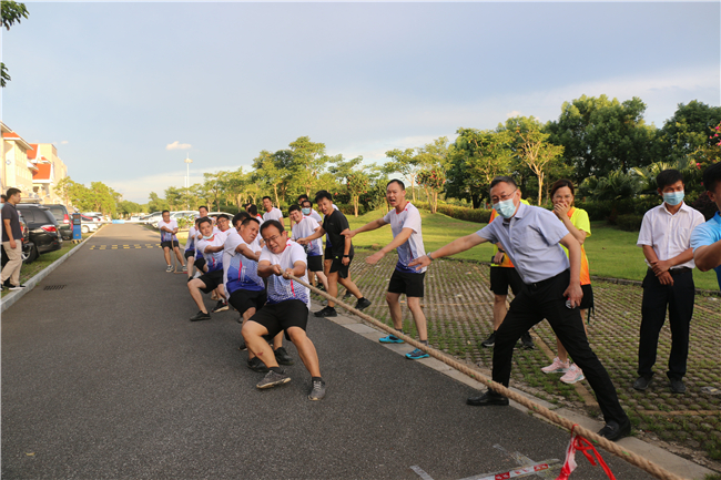 2022年8月，中馬合資公司組織員工參加中馬控股成立五周年運(yùn)動(dòng)會(huì)--拔河比賽